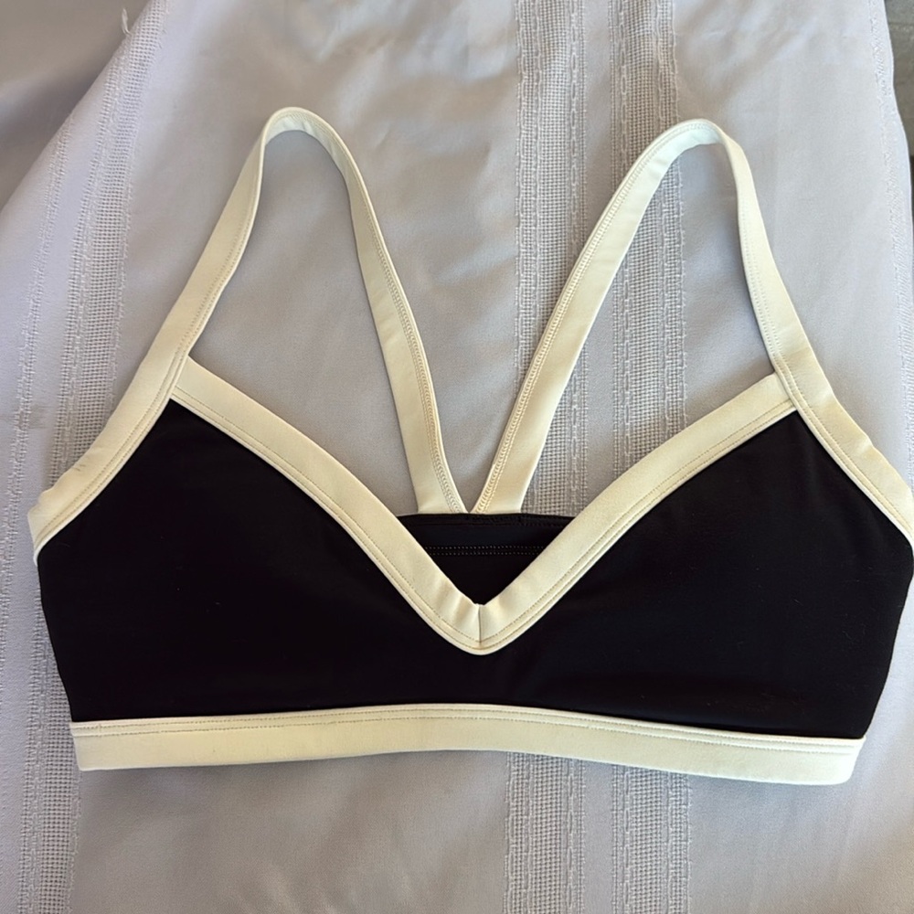 vuori black and white sport bra